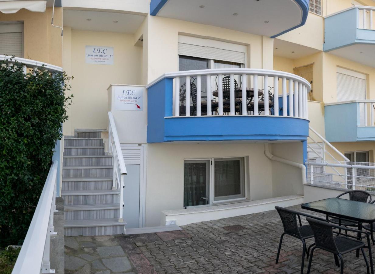Villa Just On The Sea 1 Nea Iraklitsa Exterior foto