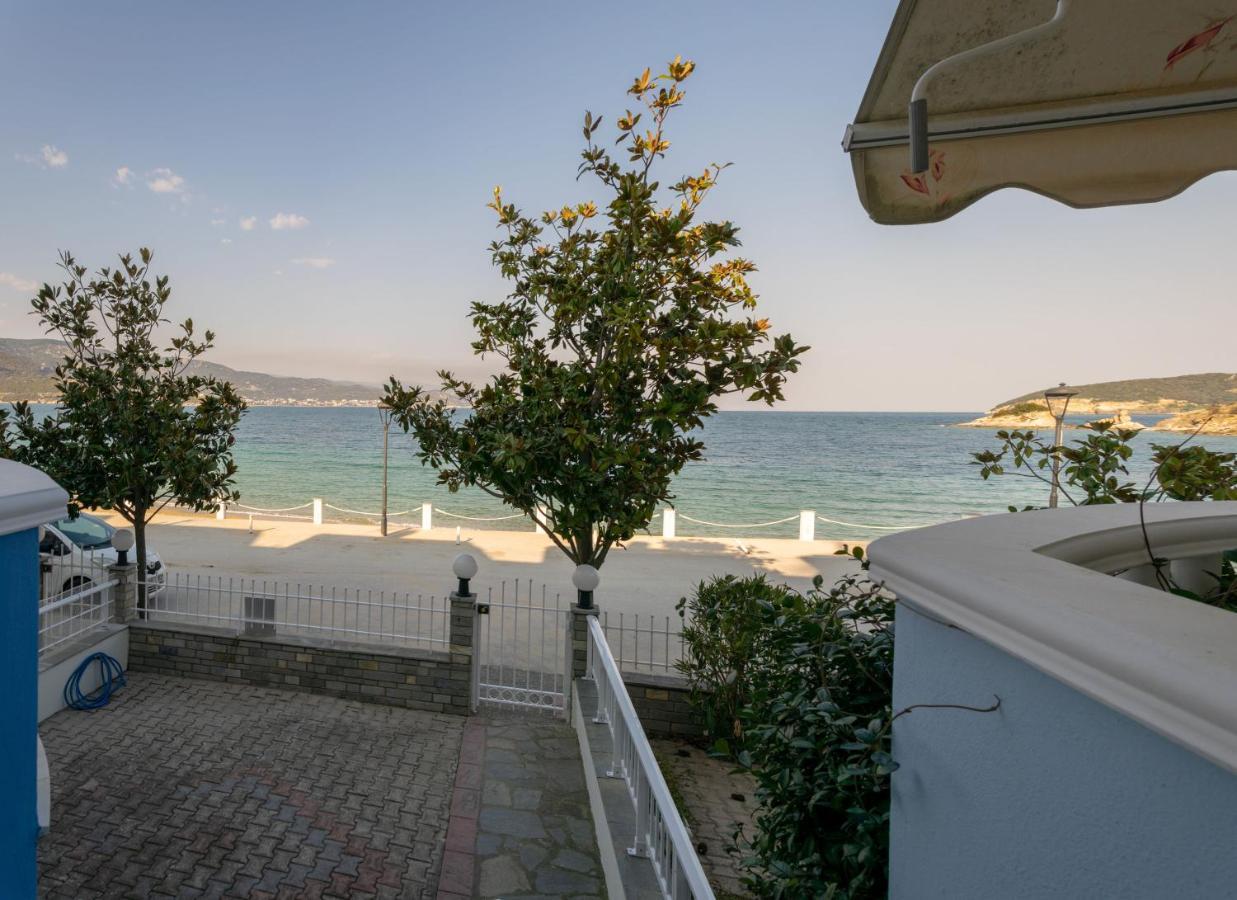 Villa Just On The Sea 1 Nea Iraklitsa Exterior foto