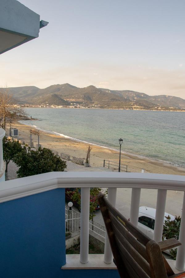 Villa Just On The Sea 1 Nea Iraklitsa Exterior foto